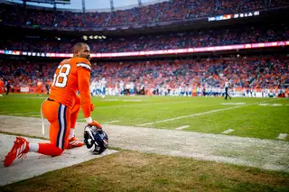 Von Miller tem 1,91m, 113 kg de músculo e é um dos melhores defesas da NFL. Diz que a experiência com a covid-19 foi “assustadora”