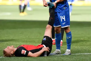 O presidente da Associação Nacional de Médicos de Futebol diz que as eventuais lesões musculares não podem ser atribuídas à paragem