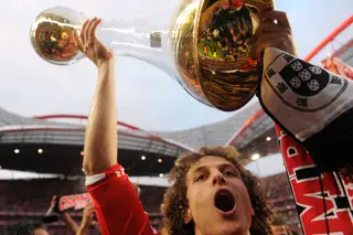 Vi que Nélson Semedo, Ederson, Gonçalo, David Luiz, Renato e Bernardo querem regressar. Benfica: diz-me que é impossível depois de tentares