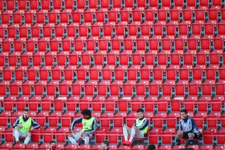 O regresso do pontapé na bola (que é uma lata de atum, porque o bife do lombo ainda não voltou)