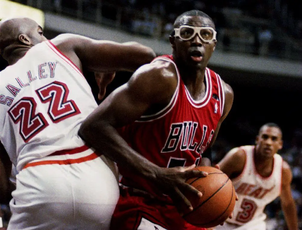“O Michael Jordan achava que me dominava, mas infelizmente estava errado. 90% do documentário é treta”, diz ex-companheiro dos Bulls