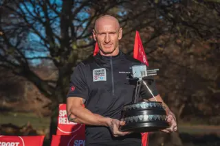 Gareth Thomas tem VIH e sentiu-se “descontrolado” com a COVID-19. “Chorei muito, estava com muito medo e obcecado com as notícias”