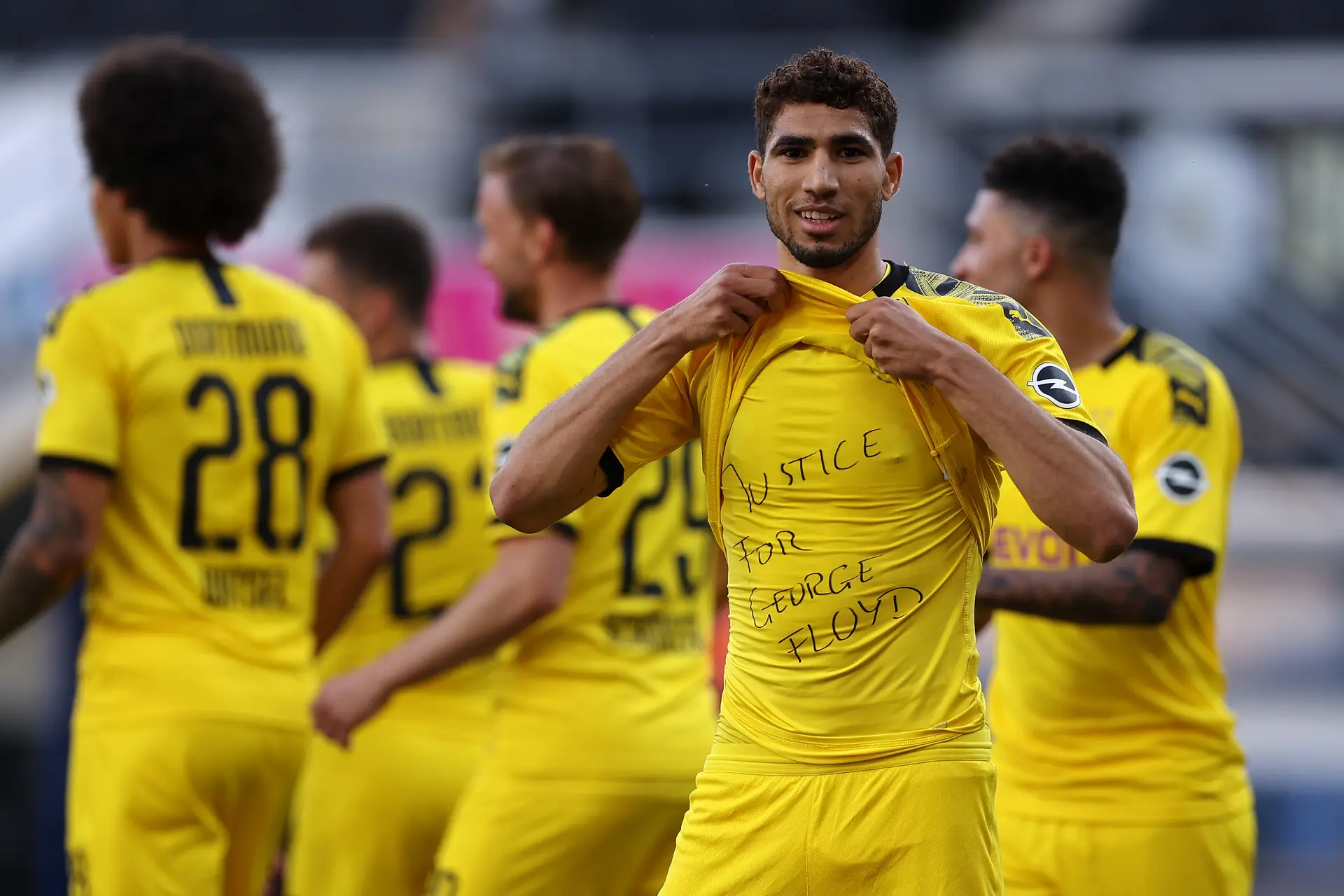 Jogadores podem exibir mensagens sobre George Floyd, #BlackLivesMatter ou antirracismo? Não. E serão punidos? Talvez não