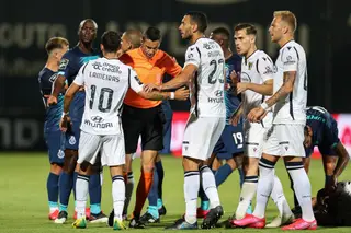 Penálti para aqui, penálti para ali: que saudades que Duarte Gomes tinha deste forrobodó (ou então não)