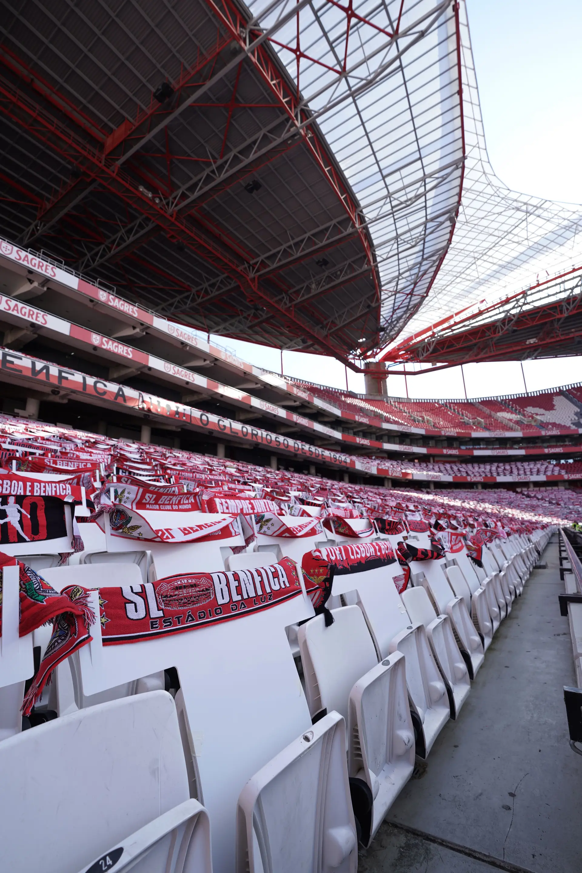 Benfica confirma que estreia na I Liga, frente ao Académico de Viseu, será com a Luz sem adeptos
