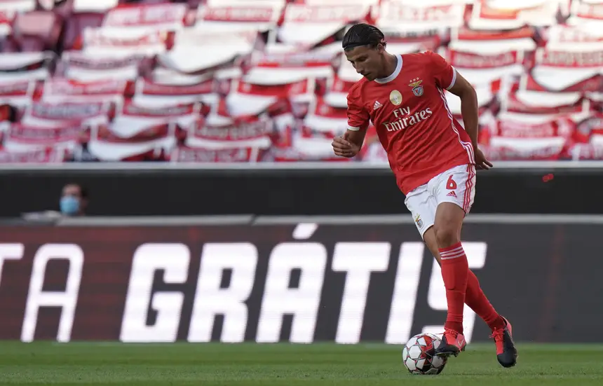 Tribuna Expresso Grandes Jogos Um Azar Do Kralj Lembra Que O Benfica Ainda Nao Venceu Um Jogo Em Que Ruben Dias Tivesse Usado Uma Bandolete