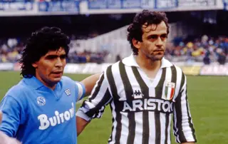 Maradona e Platini, as caras da rivalidade Nápoles-Juventus nos anos 80