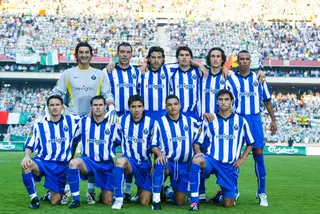 Ricardo, segundo atrás à direita, e a equipa do FC Porto que jogou a final da Taça UEFA, em 2003