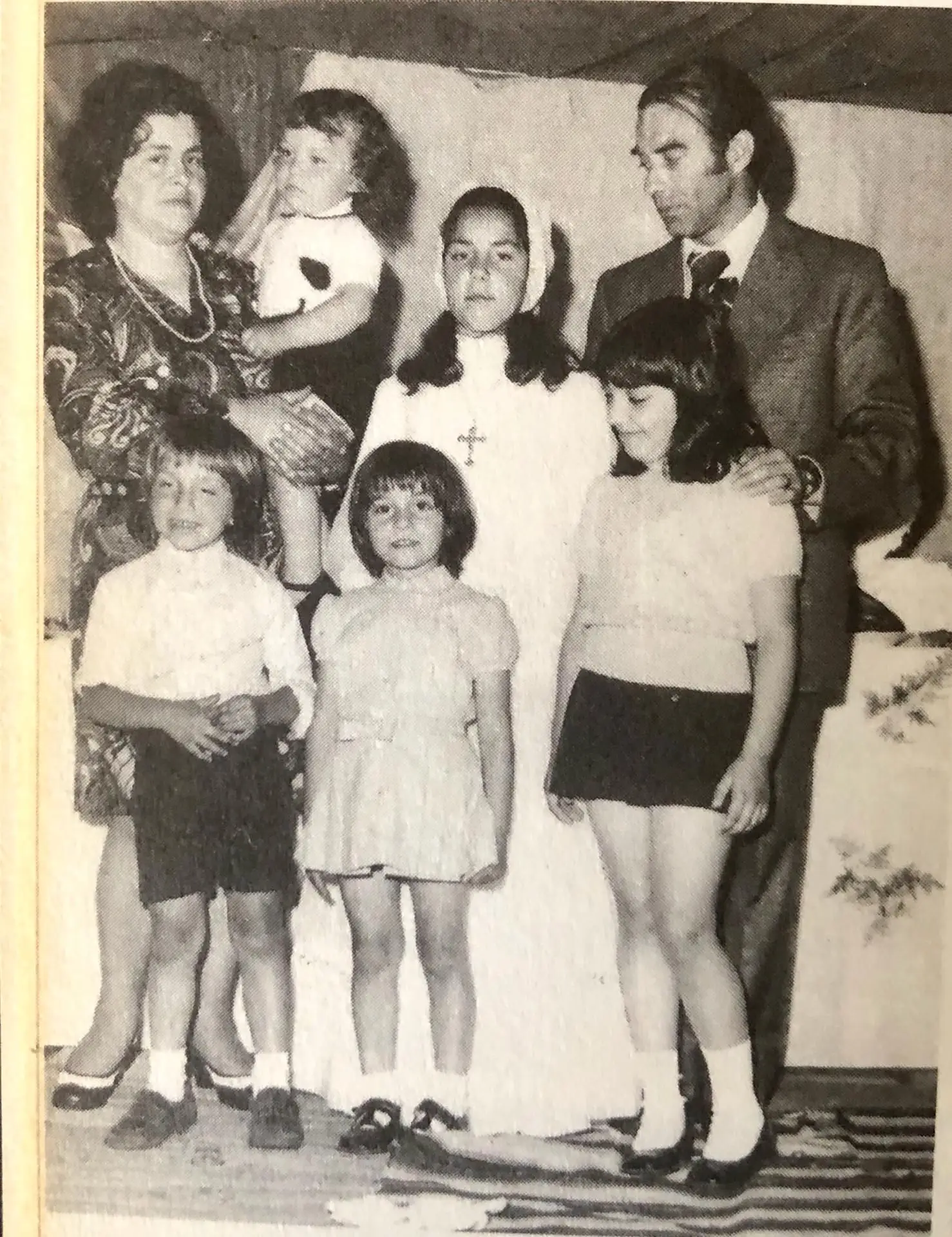 Jorge Costa ao colo, com os pais e irmãos