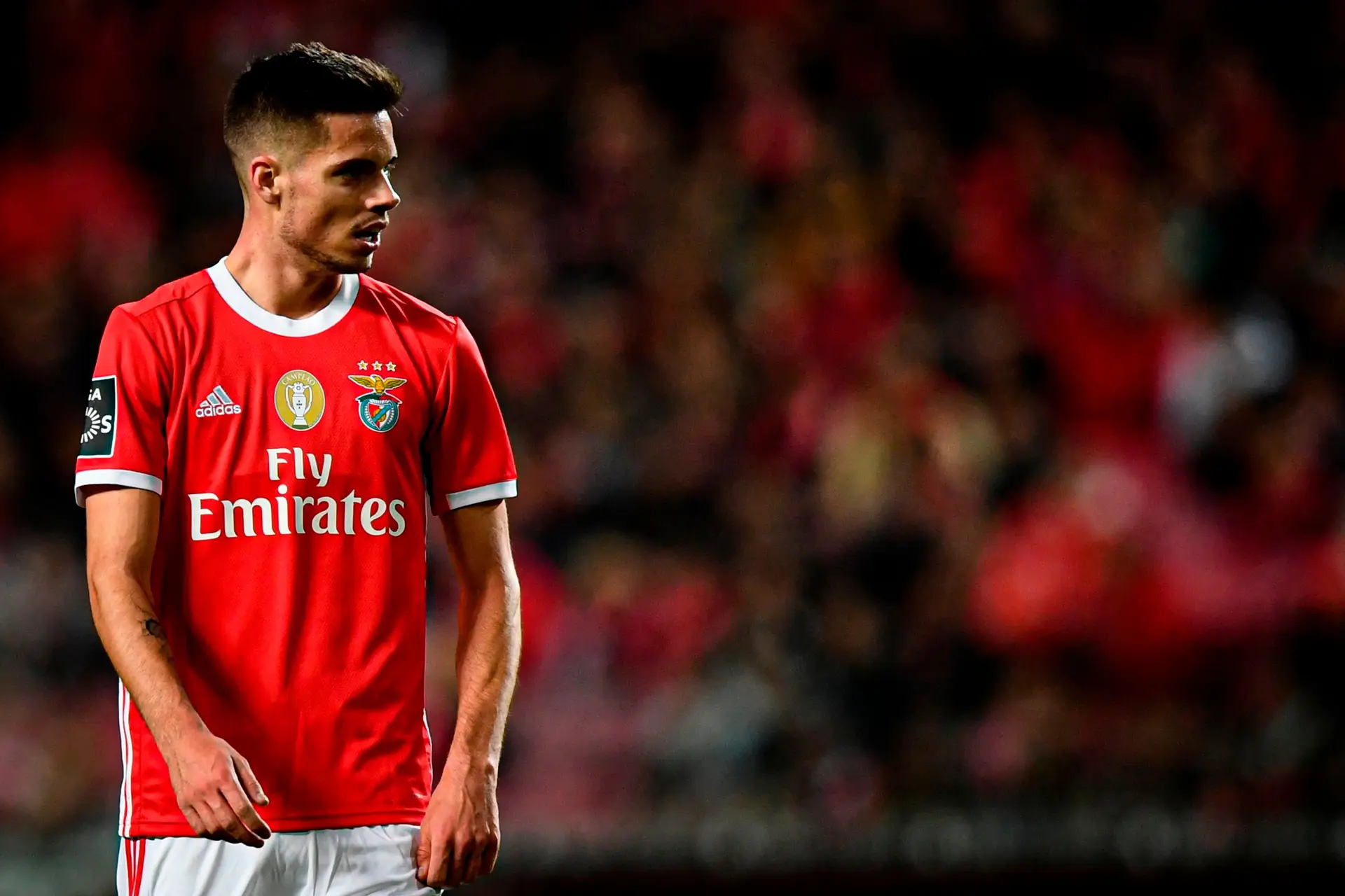 O Benfica está entregue a um piloto sem brevê e as únicas recordações de Weigl serão o diploma do 3.º lugar, um tipo a correr nu e um calhau