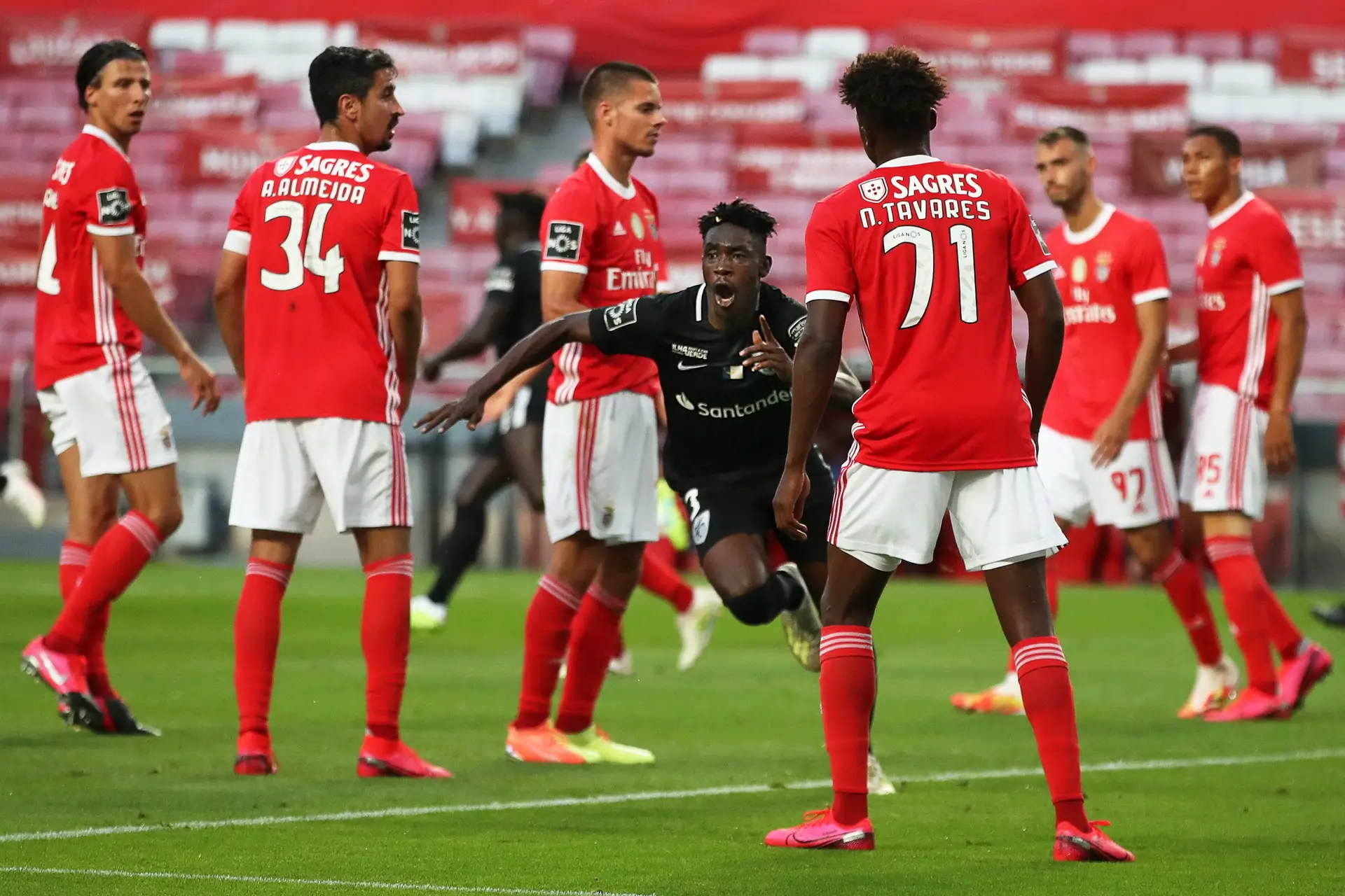 Tribuna Expresso Grandes Jogos Erros Coletivos A Defender A Atacar E Nas Bolas Paradas A Analise Ao Benfica De Bruno Lage