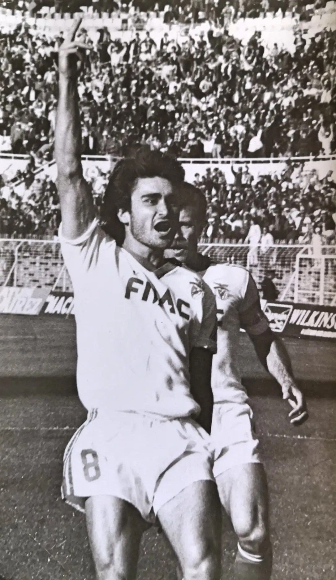 “Porque saí do Benfica? O Toni disse que o Kulkov não jogava mais, mas pô-lo no meu lugar. Desorientei-me, dei uma pancada num adversário”