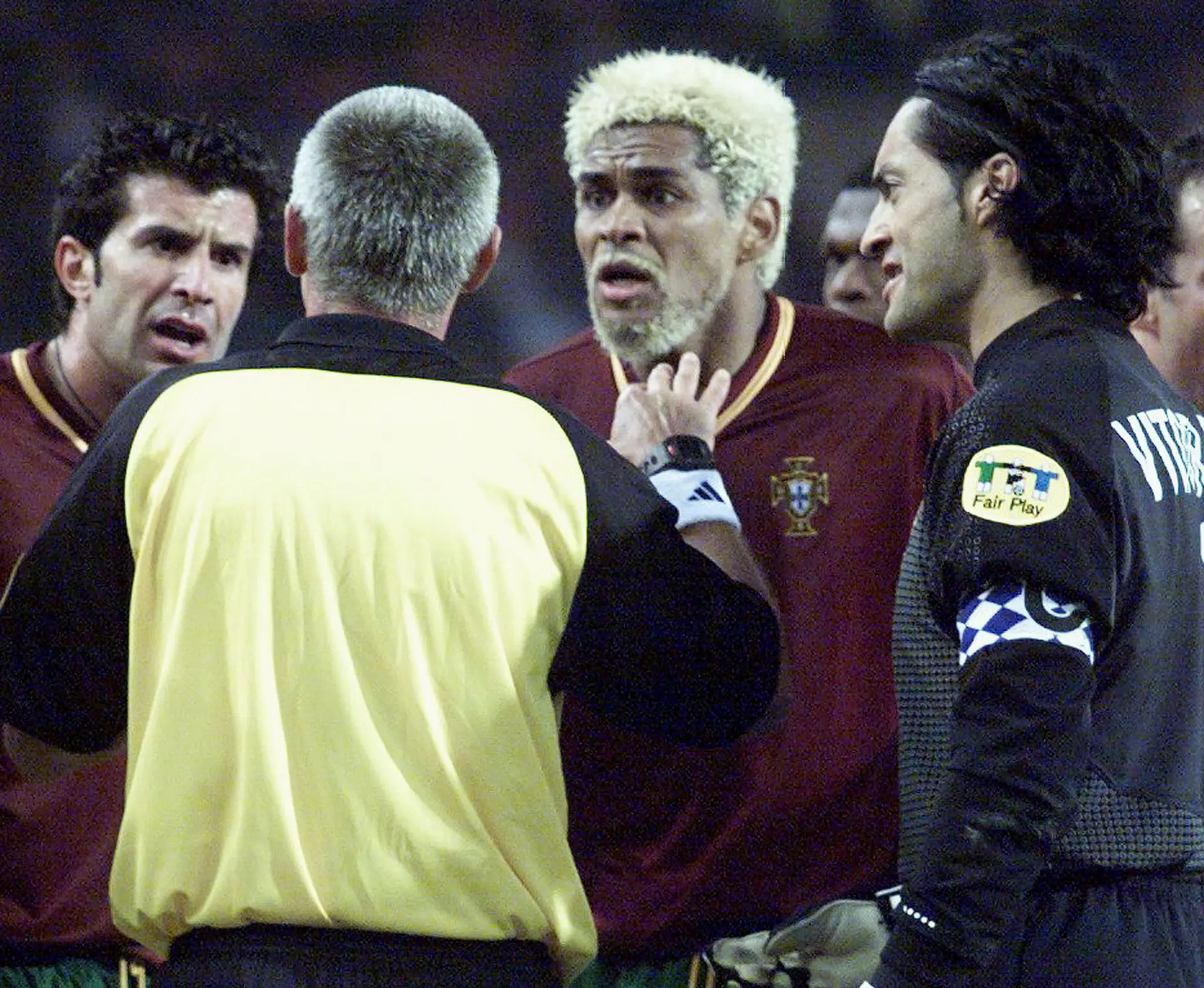 20 anos depois do lance que marcou a carreira de Abel Xavier: "A bola bateu-me na mão, mas não tive intenção de fazer penálti"