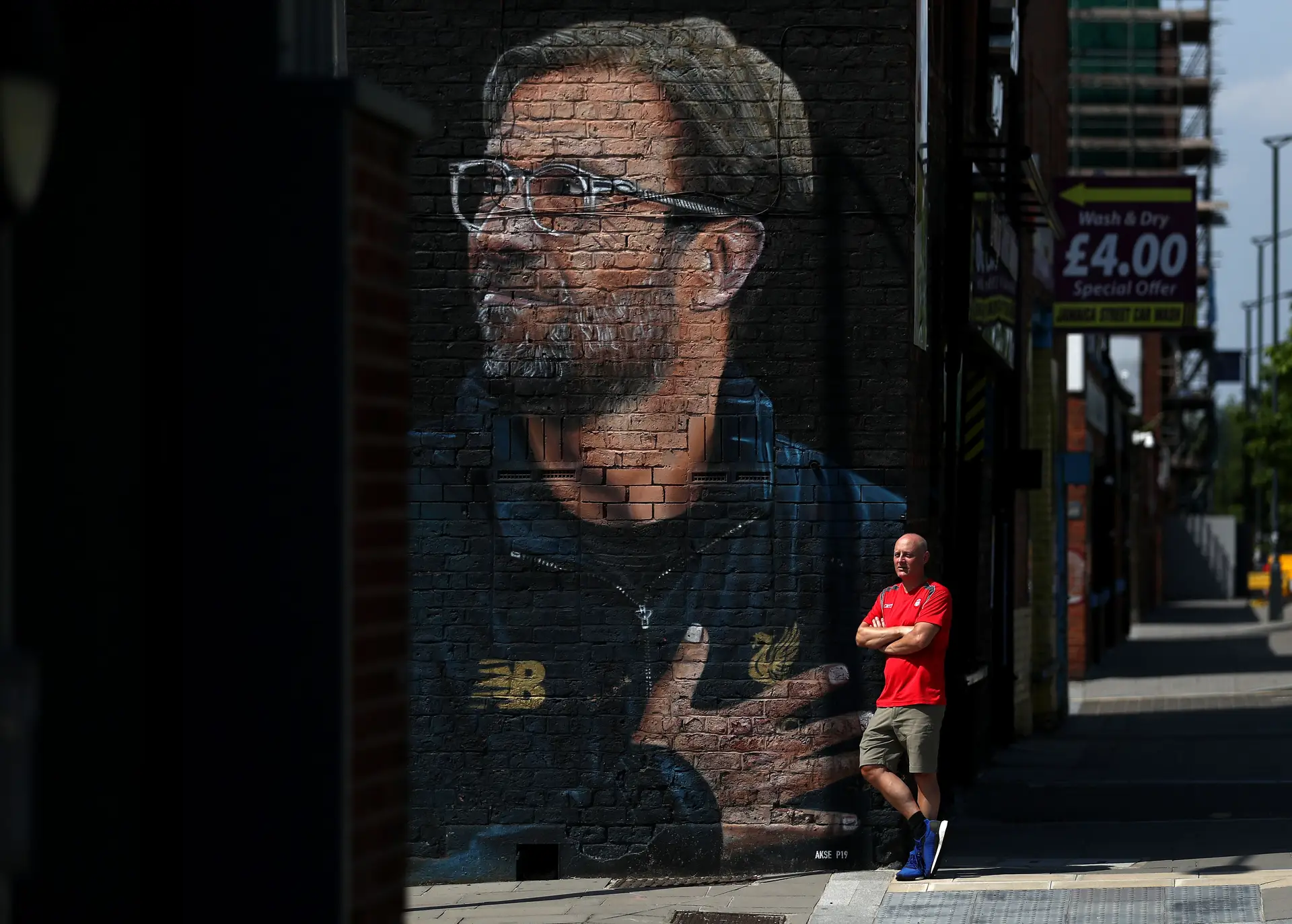 O Liverpool é um enorme urso pardo que dá vontade de abraçar, um urso ameaçador feito de peluche