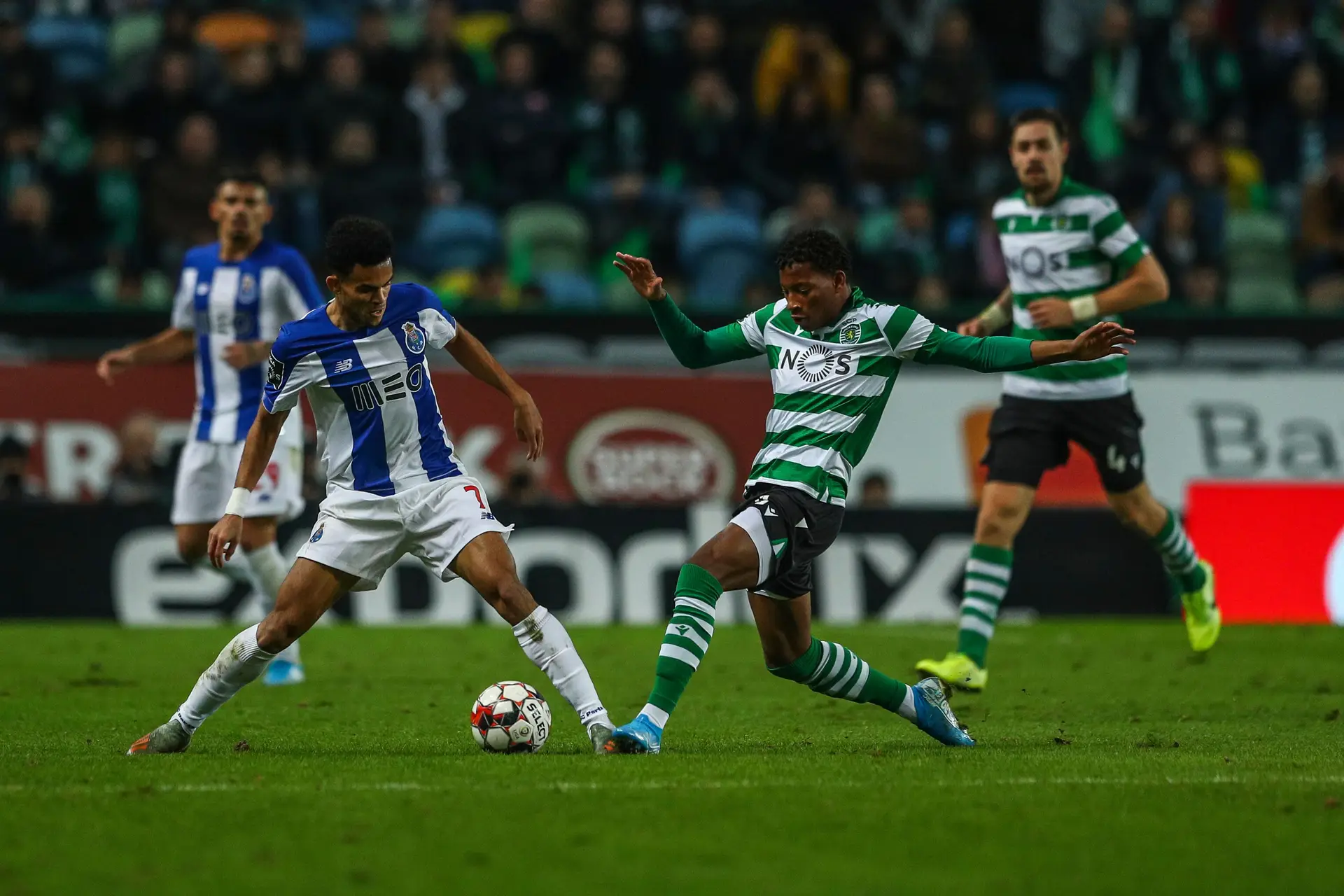 Estes são os onzes para o FC Porto - Sporting, que pode ser o jogo do título