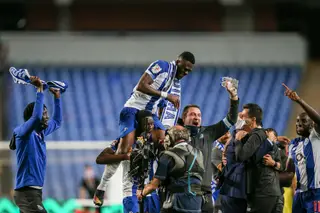 Sobre aquele momento em que Casillas levantou a Taça, Lá em Casa Mando Eu avisa: quem não tiver chorado, é expulso de sócio