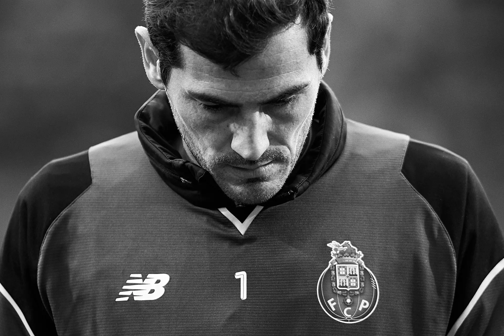 “Espero que me respeitem: sou gay”, escreveu Iker Casillas no Twitter. Entretanto, apagou a mensagem e disse que foi “hackeado”