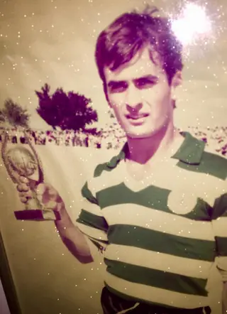 César com o troféu de melhor marcador do SC Covilhã