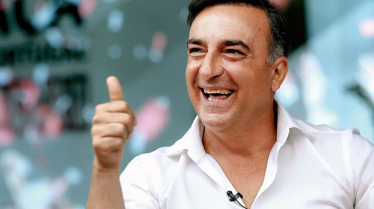 Carlos Carvalhal recebeu o Expresso no Estádio Municipal de Braga, antes de partir para umas curtas férias com a família, já que o Braga começa a época 2020/21 a 13 de agosto. Pode ler a entrevista integral (e ver os vídeos) ao ex-treinador do Rio Ave em tribunaexpresso.pt, esta semana