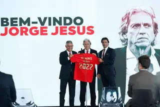 Daqui a dias, quando ganharmos três jogos, Vieira dirá que isto lhe custou muito e que não sairá do Benfica antes de ser campeão europeu