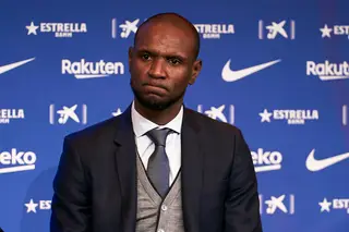 Barcelona: Éric Abidal é a próxima vítima