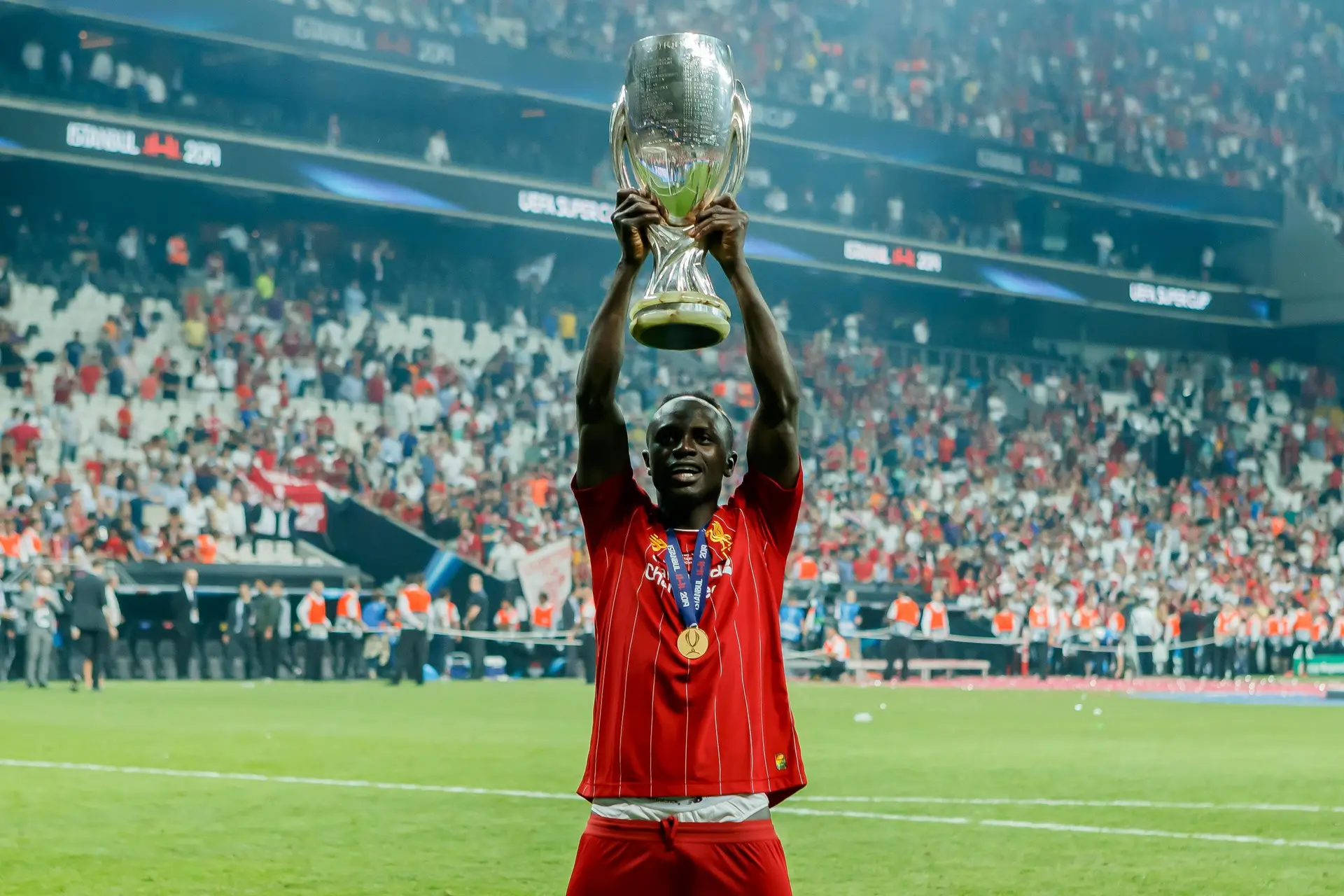 Estrela de Senegal e do Liverpool, Mané fugiu de casa para jogar