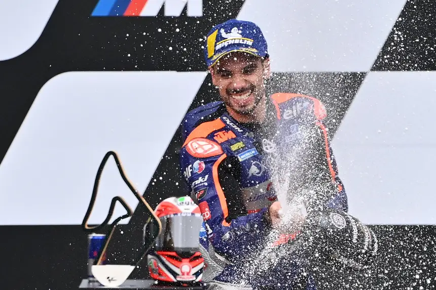 História no motociclismo: Miguel Oliveira vence a sua primeira