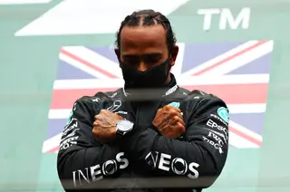 A 89.ª vitória de Hamilton na pior corrida da Ferrari na última década