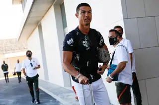 Para a Suécia, com Cristiano Ronaldo e o golo 100 no bilhete