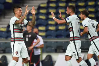 João Cancelo testa positivo à covid-19. Diogo Dalot chamado para os trabalhos