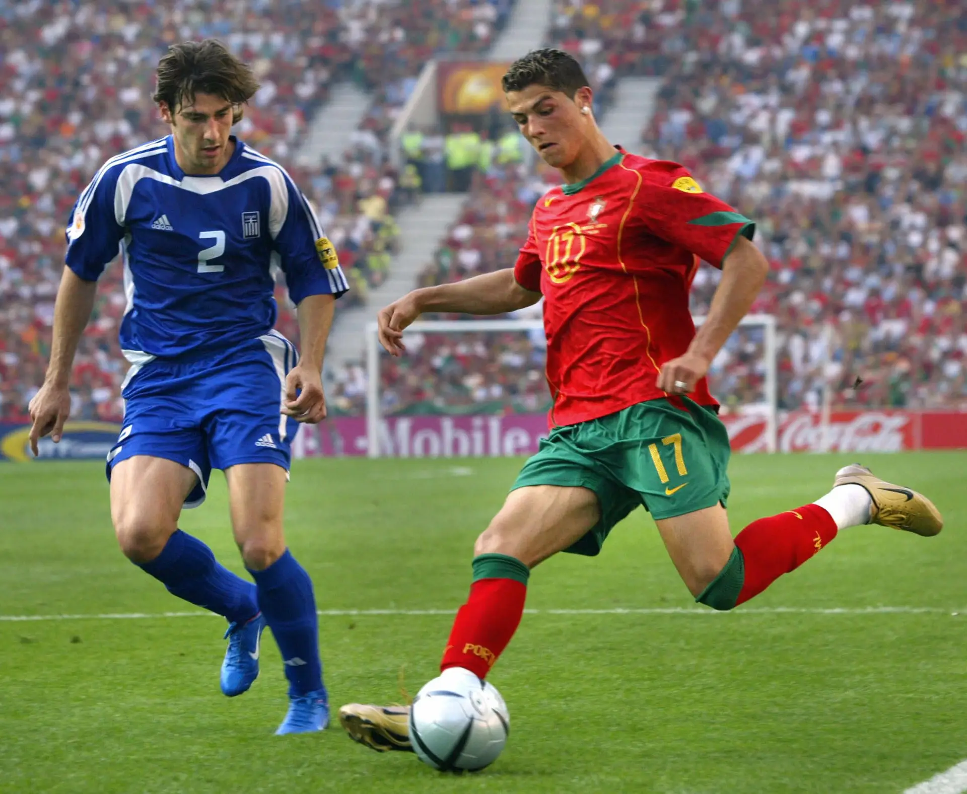 O primeiro golo de Ronaldo pela Seleção A aconteceu em 2004, na estreia do Europeu realizado em Portugal. A equipa treinada então por Scolari perdeu por 1-2, com a Grécia - perderia novamente, na final