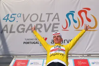 Pogacar, campeão da Volta ao Algarve em 2019, a sua primeira vitória como profissional