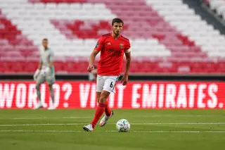 Negócio feito e confirmado pelo Benfica: sai Rúben Dias, entra Otamendi