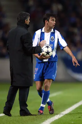 A ouvir as instruções de Mourinho, durante um jogo pelo FC Porto
