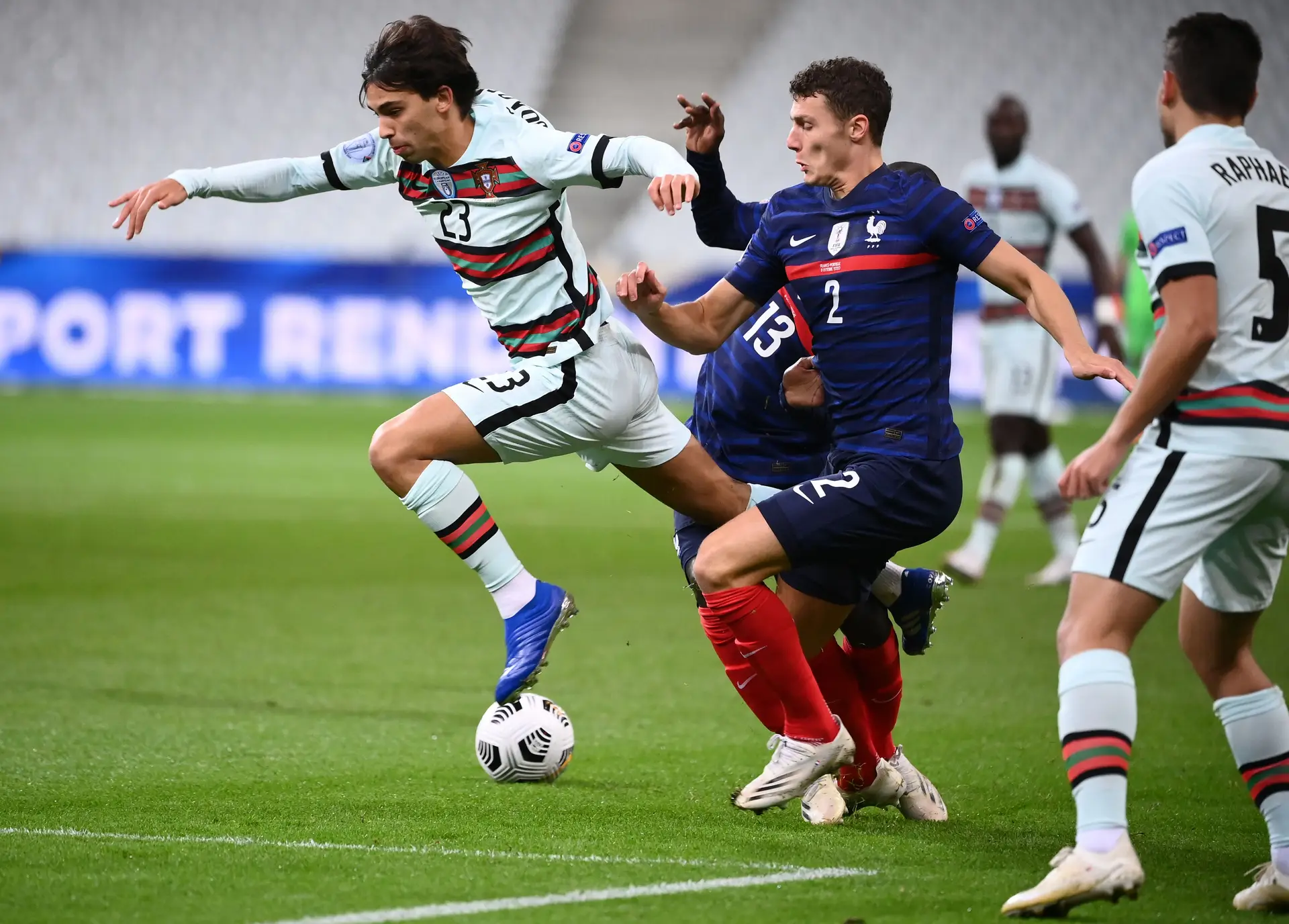 João Félix tirou um golo a Ronaldo. Vai ficar sem empresário, amigos e proibido de viajar para a Madeira