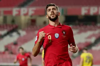 Carvalhal assegura que Paulinho não sai em janeiro. Mas o Sporting não desiste do avançado que Rúben Amorim tanto quer