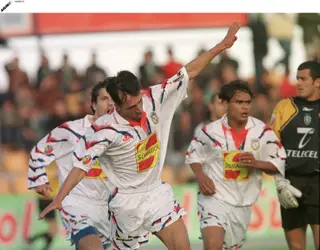 A festejar um golo no F. C. Alverca 1999