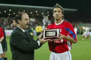 A receber a placa dos 200 jogos na I liga