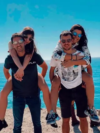 Com a mulher e filhos