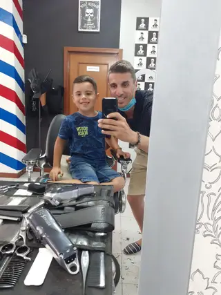 Numa foto recente depois de ir ao barbeiro com o filho Tiago