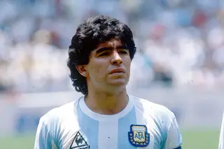 Diego Armando Maradona morreu, mas ele viverá (há um ano partia El Pibe de Oro)