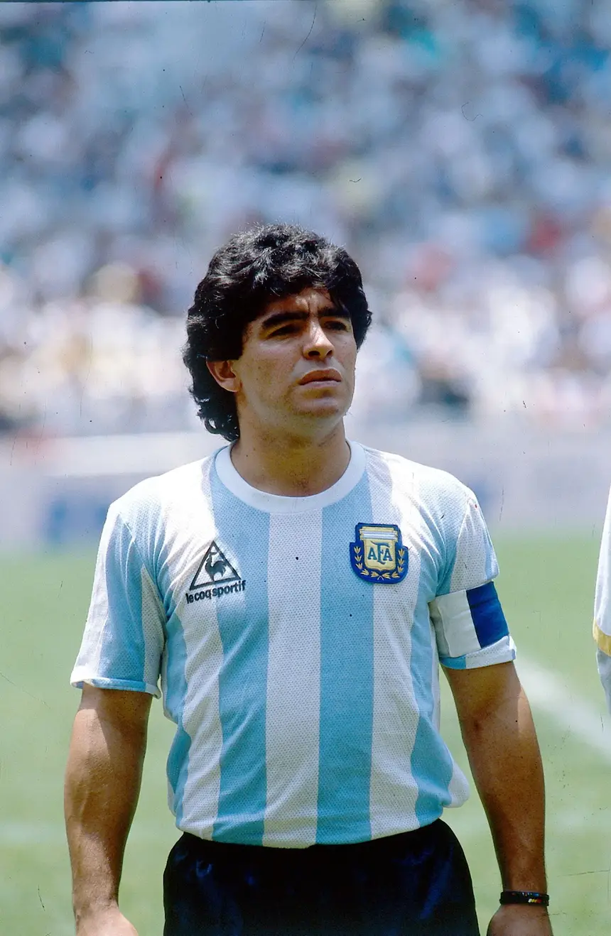 Diego Armando Maradona, o Pibe, - Mais Cinco Minutos