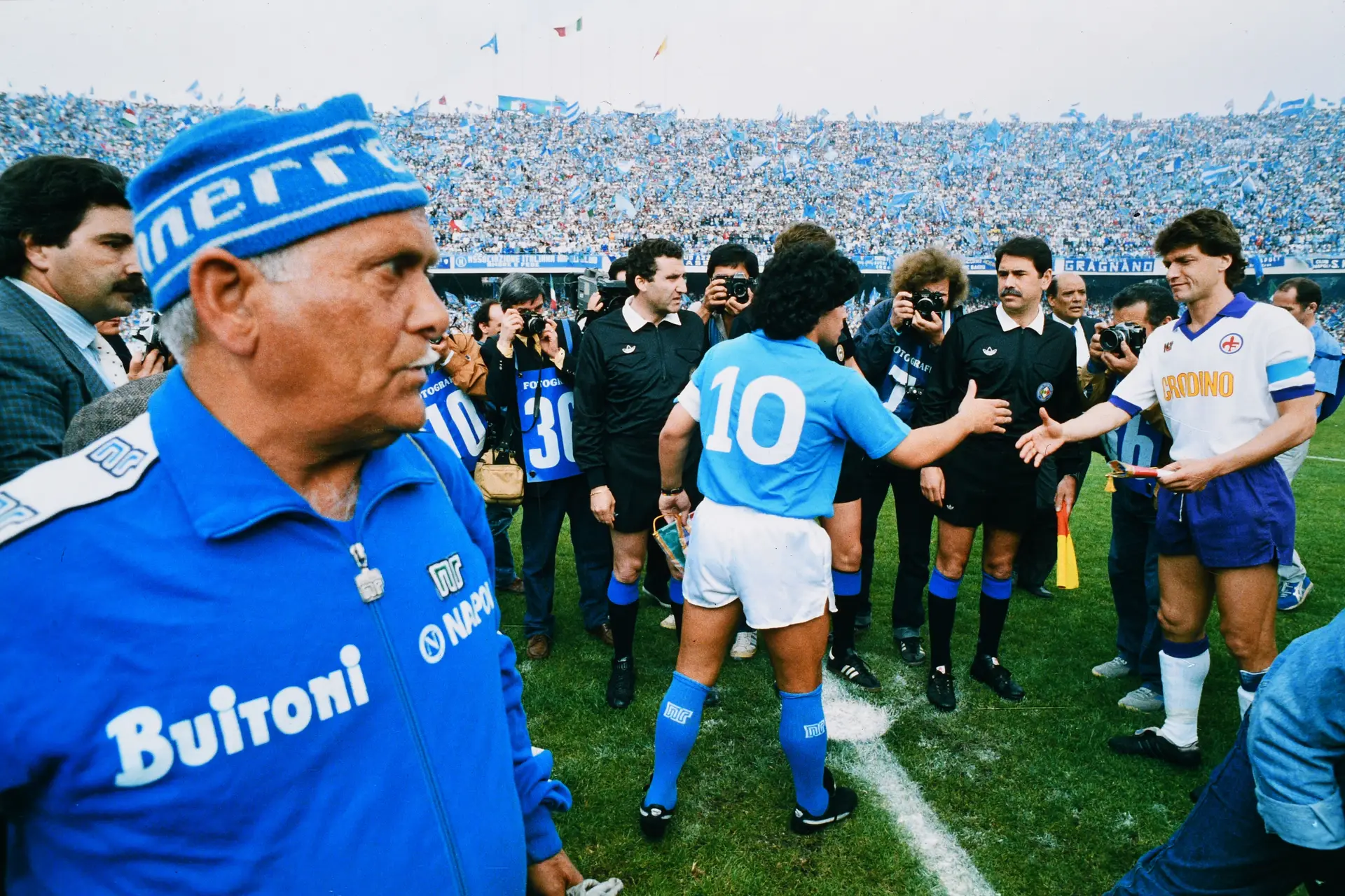É oficial: Estádio do Nápoles vai passar a chamar-se Diego Armando Maradona