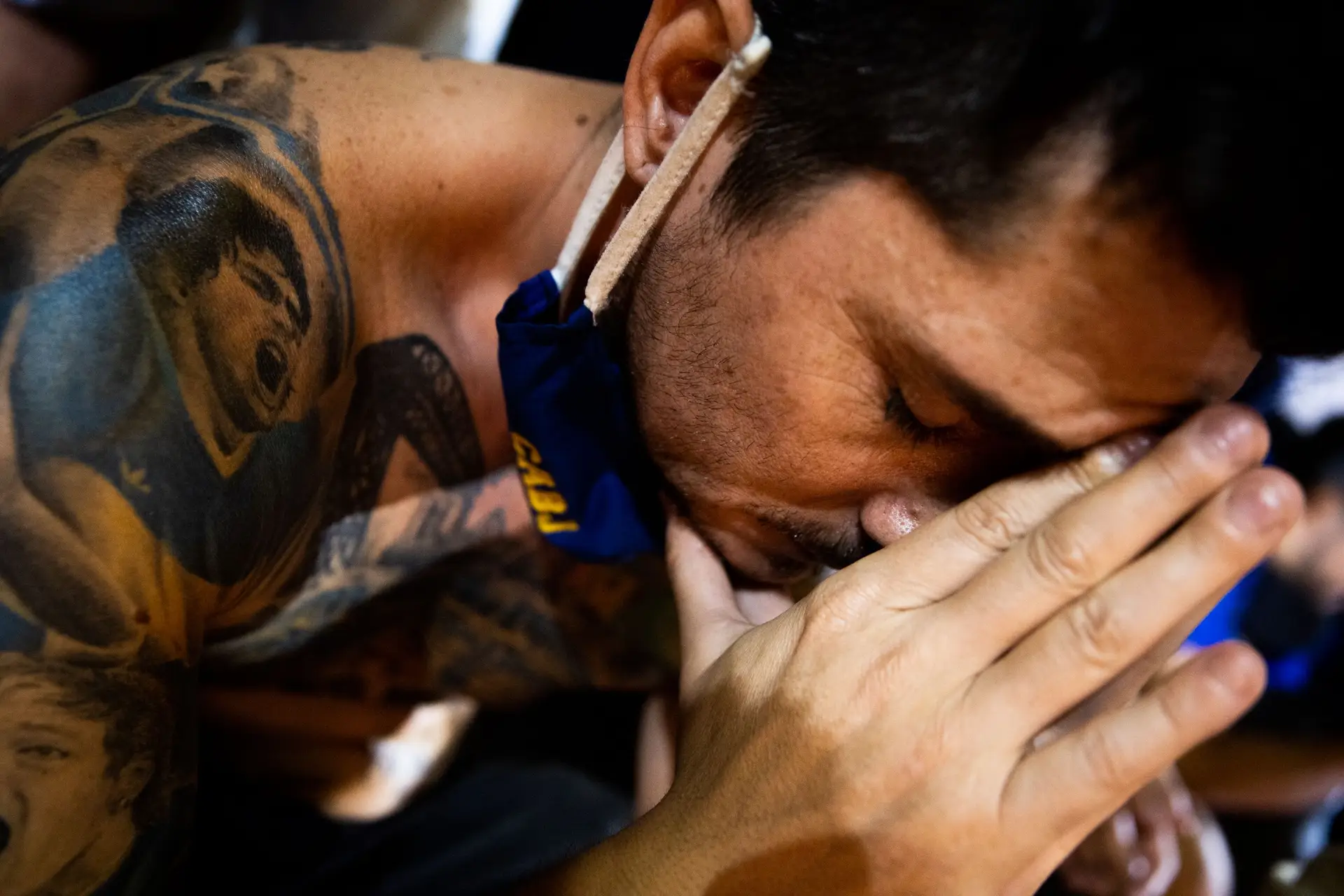 Reportagem. Em Buenos Aires, os argentinos velaram Maradona, que amou furiosamente e só quis ser amado