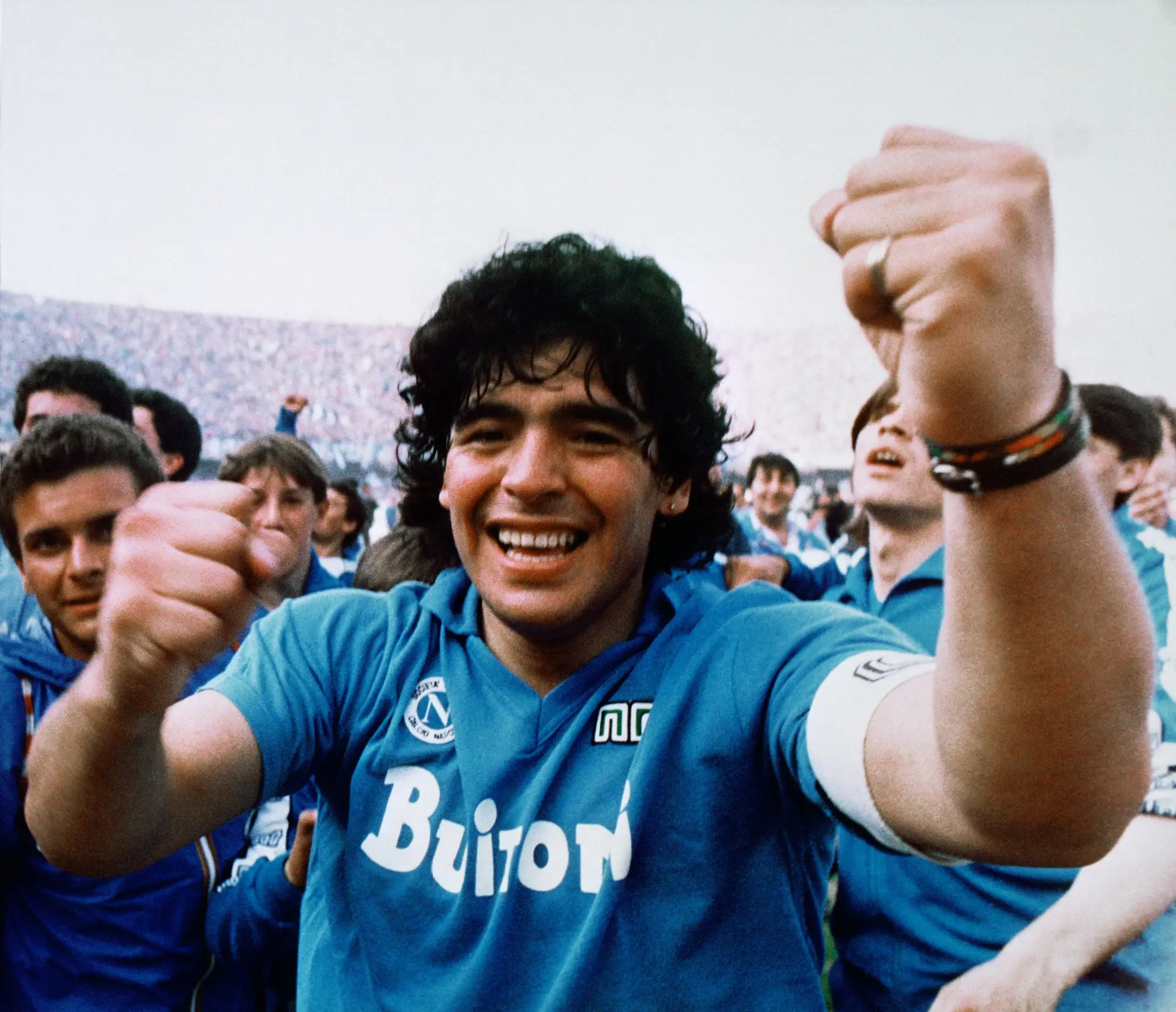 FIFA pede minuto de silêncio em todos os jogos do fim de semana por Maradona