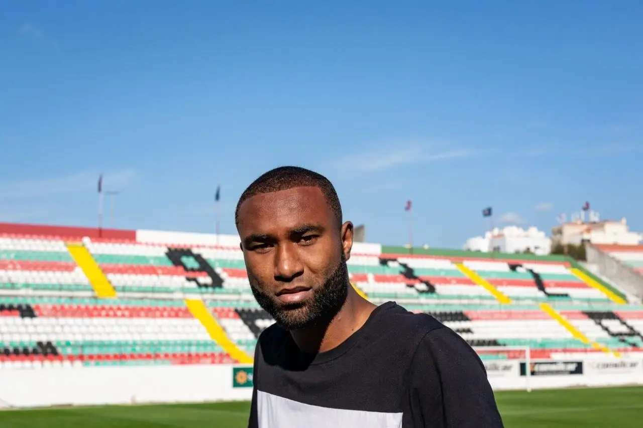 Yuran Fernandes tem 26 anos e é um dos capitães do Estrela, clube que já conhecia desde os tempos em que começou a jogar, em Cabo Verde