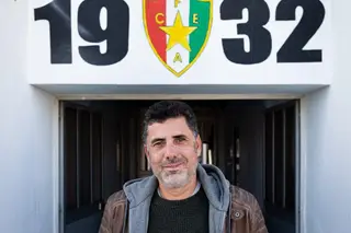 Um mister entre históricos: “Entramos no balneário e a parede mete respeito. Tenho o Fernando Santos à direita e o Jorge Jesus à esquerda”