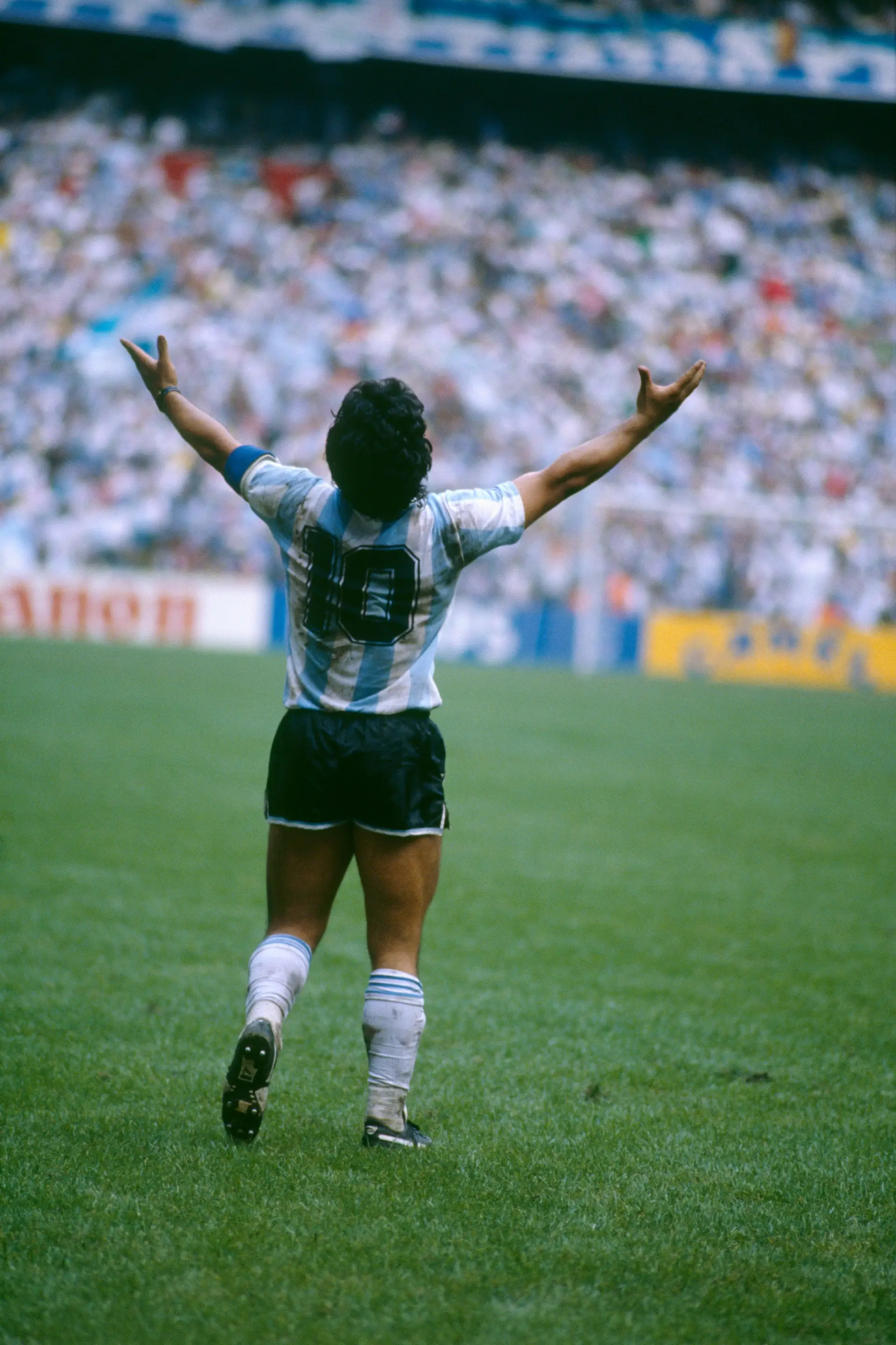 Argentina: Maradona, ex-jogador há 20 anos, em 20 momentos únicos, Esportes