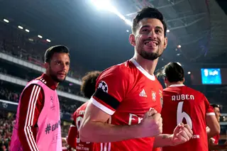 Já vos disse que Pizzi é um paradoxo? Não fui o primeiro