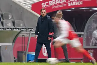 Carlos Carvalhal: "Encostámos o FC Porto atrás, circulámos e nunca caímos na tentação do chuveirinho. Coloquei a carne toda no assador"